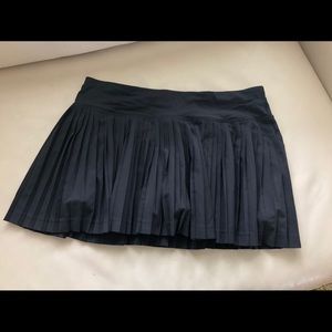 Black Lululemon pleated workout skirt